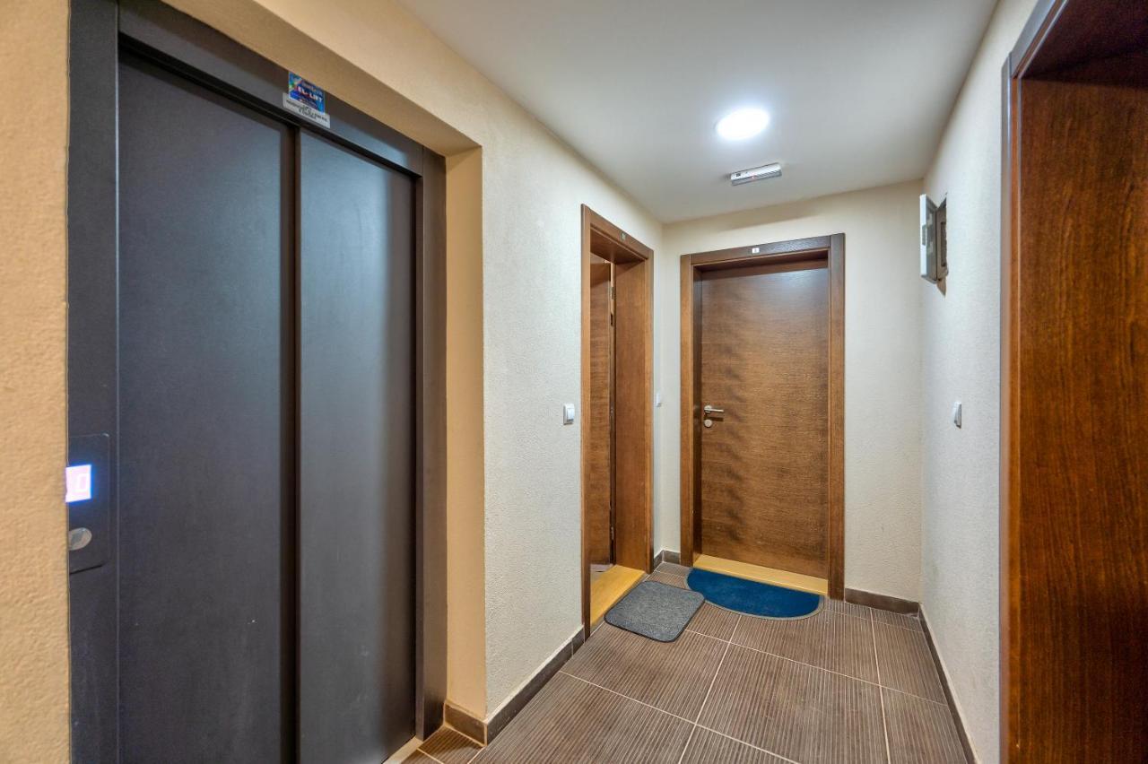 Apartmani Mn ซลาตีบอร์ ภายนอก รูปภาพ