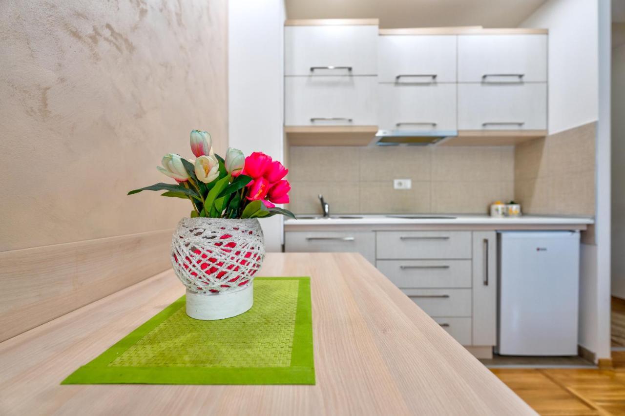 Apartmani Mn ซลาตีบอร์ ภายนอก รูปภาพ