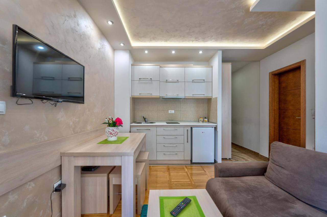 Apartmani Mn ซลาตีบอร์ ภายนอก รูปภาพ